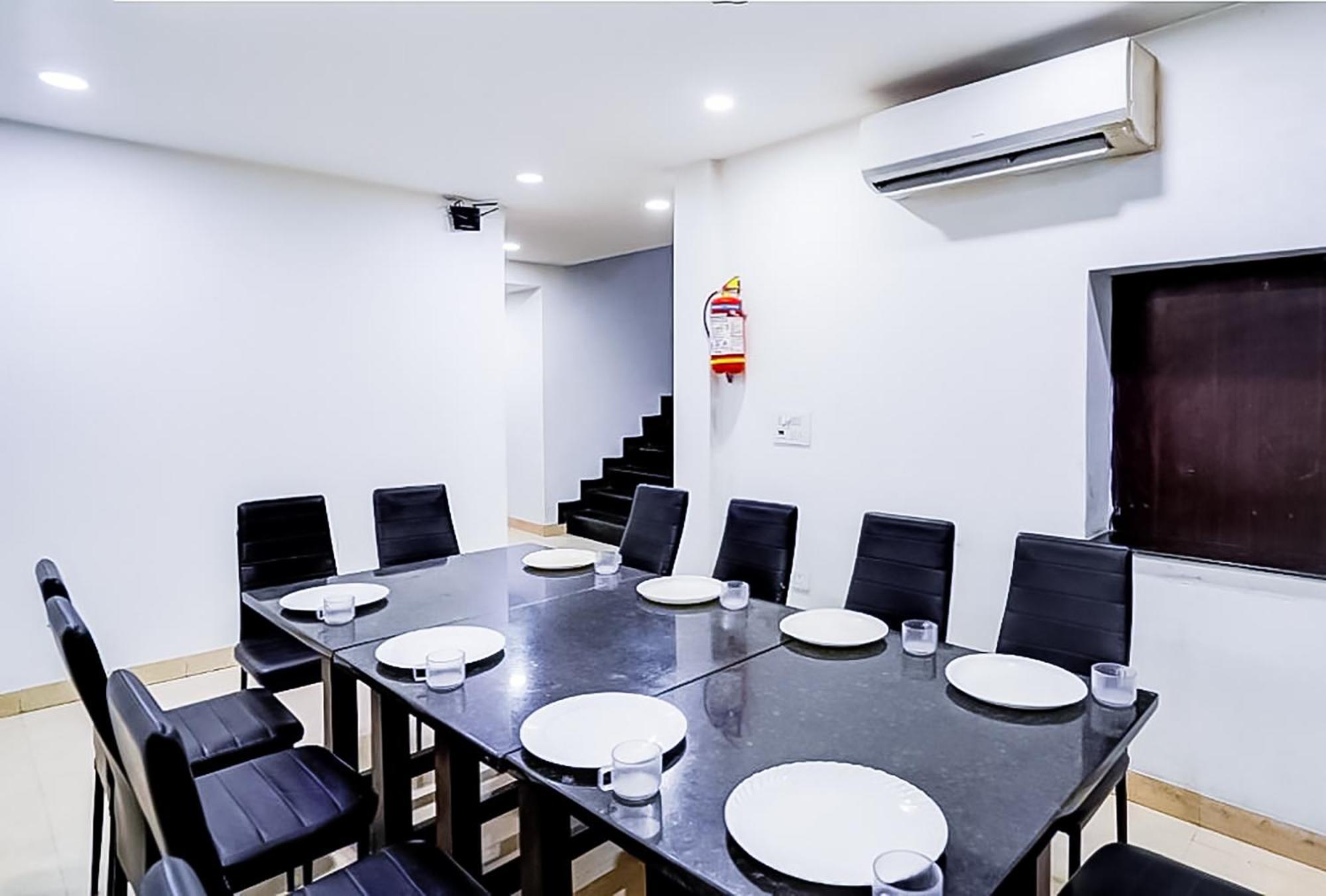 Family Rooms Inn - Shalimarbagh New Delhi Exterior photo