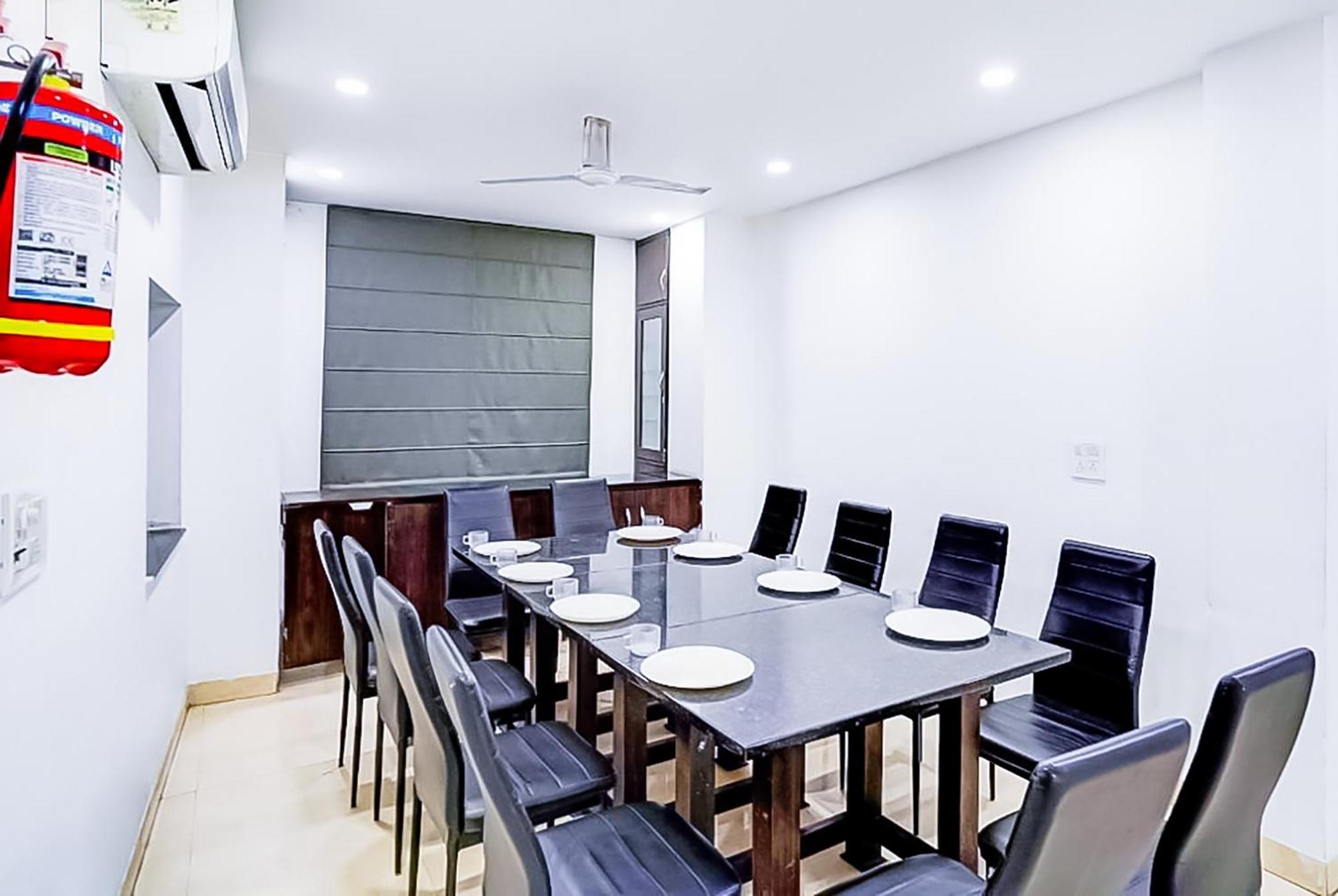 Family Rooms Inn - Shalimarbagh New Delhi Exterior photo