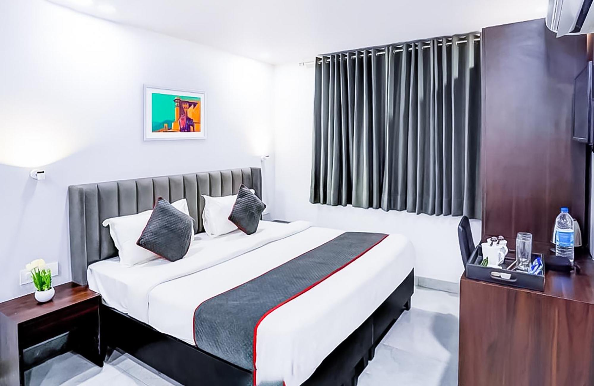 Family Rooms Inn - Shalimarbagh New Delhi Exterior photo