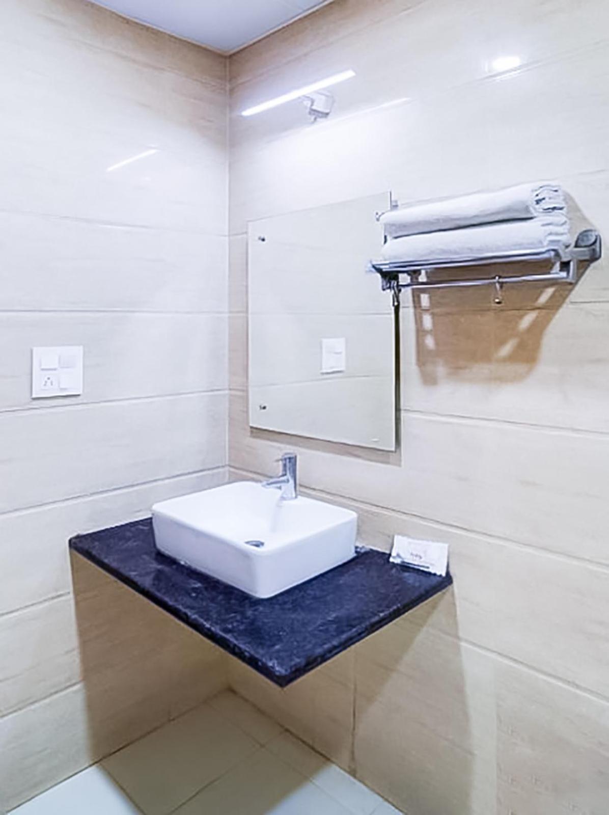 Family Rooms Inn - Shalimarbagh New Delhi Exterior photo
